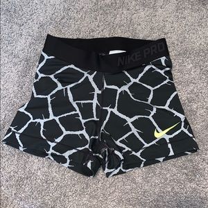 NIKE PRO DRY FIT SPANDEX ATHLETIC SHORTS